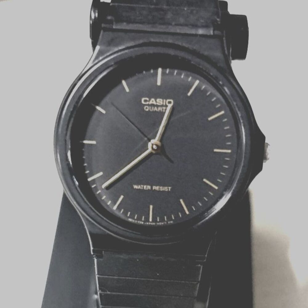 Casio Sleek Thin Black Women’s Watch 1330 MQ-24 Quartz Rubber Band New Battery